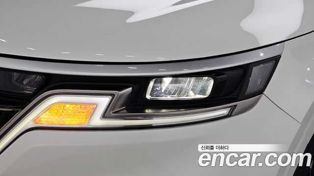 Kia Canival 2023 — photo 8