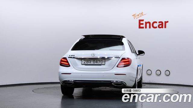 Mercedes-Benz E-Class 2017 — photo 4