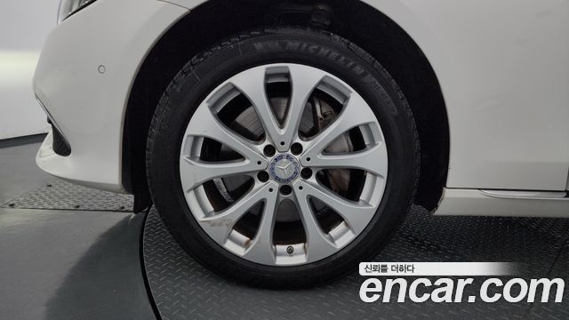 Mercedes-Benz E-Class 2017 — photo 5