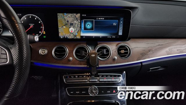 Mercedes-Benz E-Class 2017 — photo 13