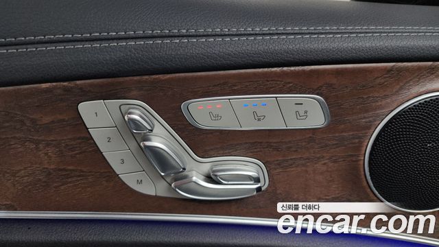 Mercedes-Benz E-Class 2017 — photo 16