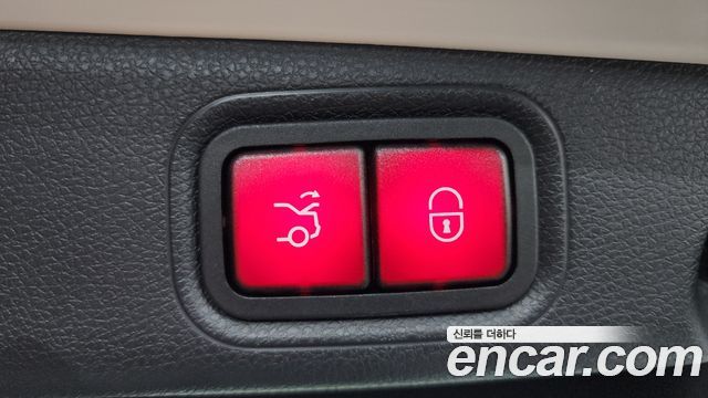 Mercedes-Benz E-Class 2017 — photo 19