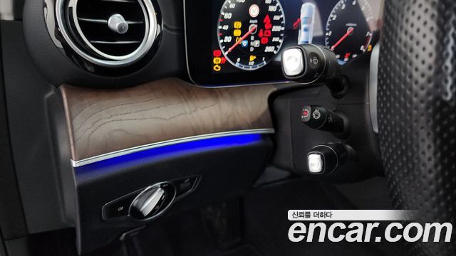 Mercedes-Benz E-Class 2017 — photo 20