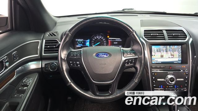 Ford Explorer 2016 — photo 13