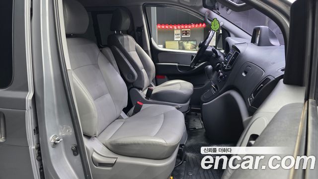 Hyundai Starex 2019 — photo 17