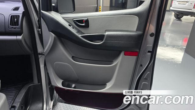 Hyundai Starex 2019 — photo 15