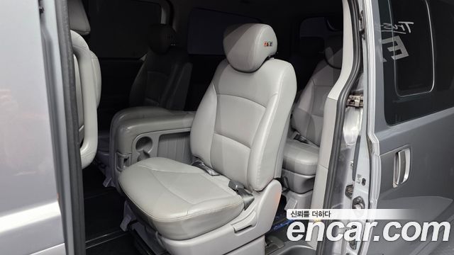 Hyundai Starex 2019 — photo 16