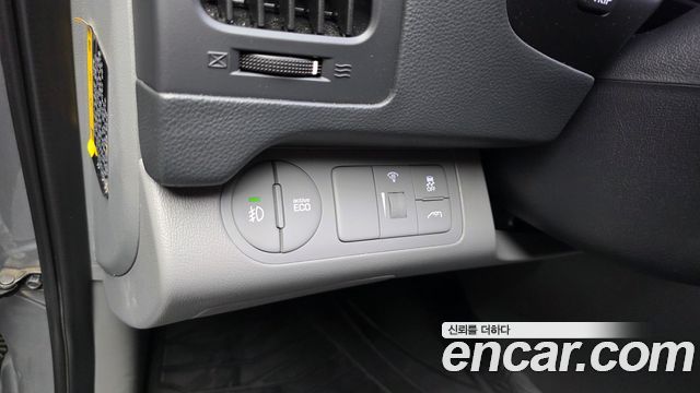 Hyundai Starex 2019 — photo 27
