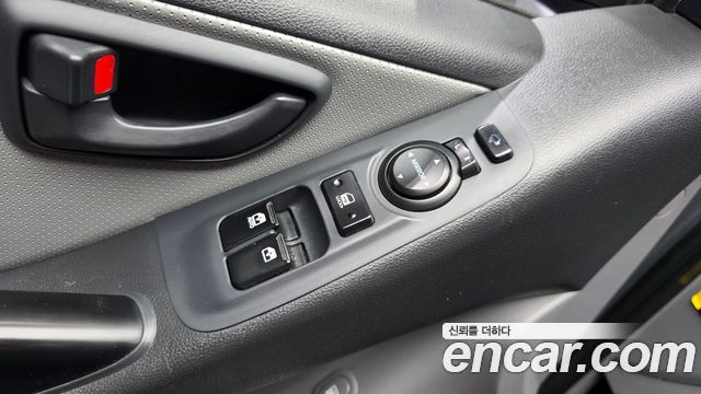 Hyundai Starex 2019 — photo 28