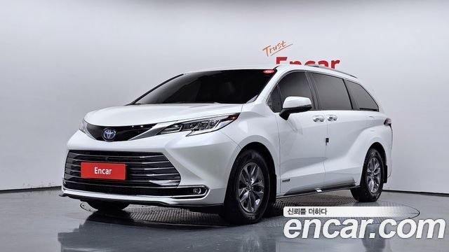 Toyota Sienna 2021 — photo 1