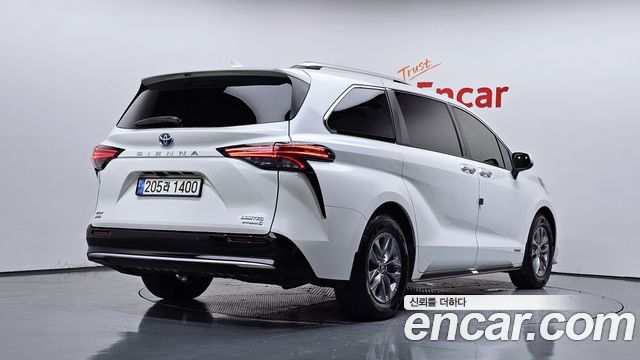 Toyota Sienna 2021 — photo 2