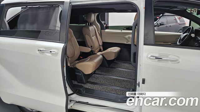Toyota Sienna 2021 — photo 17
