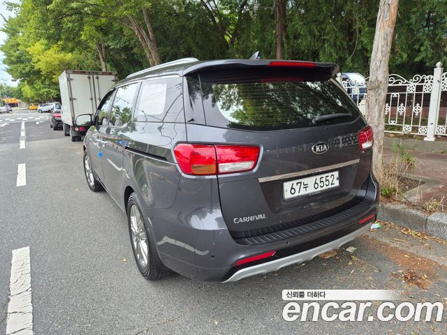 Kia Canival 2015 — photo 3