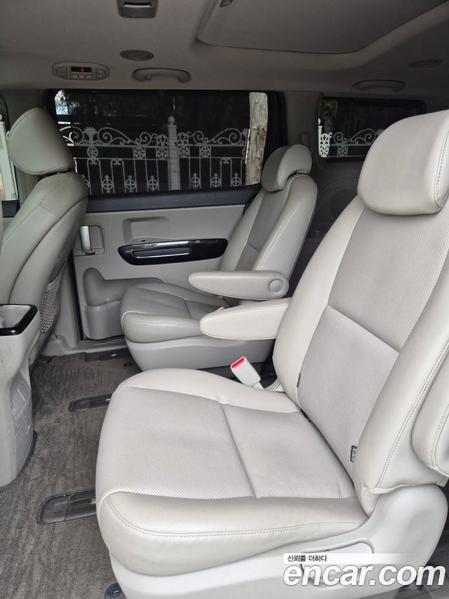 Kia Canival 2015 — photo 7