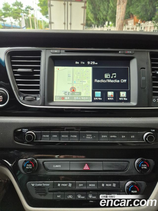 Kia Canival 2015 — photo 12