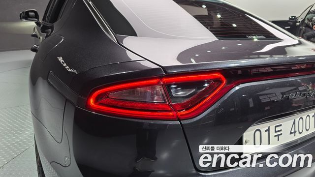 Kia Stinger 2018 — photo 9