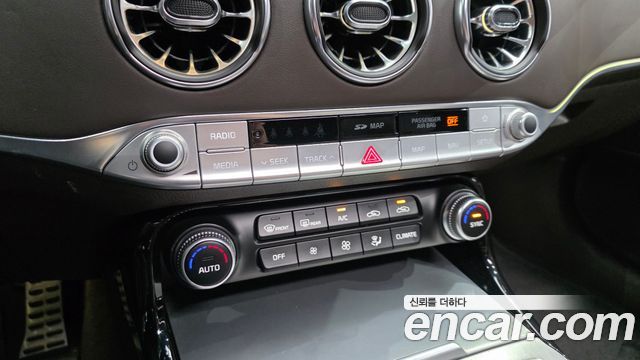 Kia Stinger 2018 — photo 31