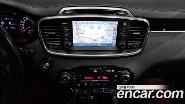 Kia Sorento 2016 — photo 19