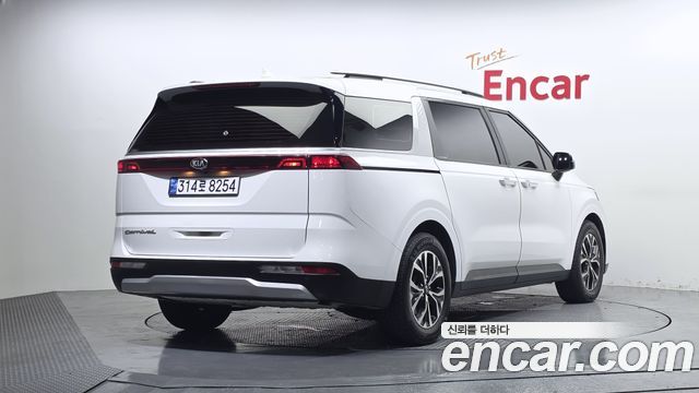 Kia Canival 2021 — photo 2
