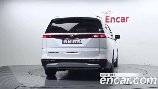 Kia Canival 2021 — photo 4