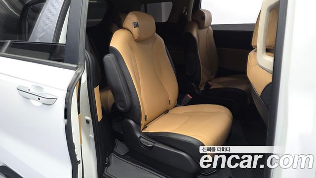 Kia Canival 2021 — photo 17