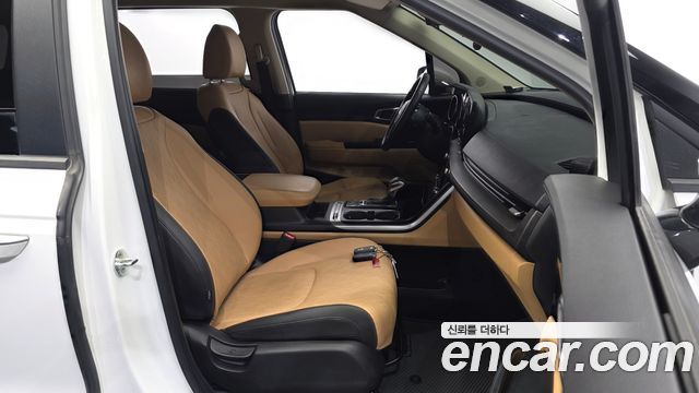 Kia Canival 2021 — photo 16