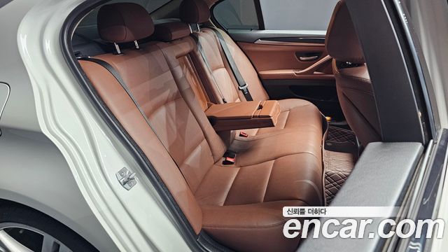 BMW 5-Series 2016 — photo 11