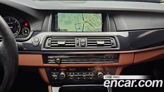 BMW 5-Series 2016 — photo 13