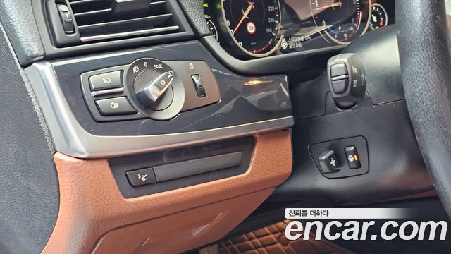 BMW 5-Series 2016 — photo 15