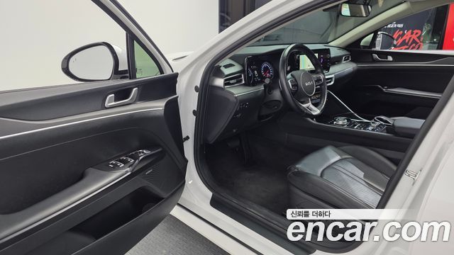 Kia K5 2023 — photo 10