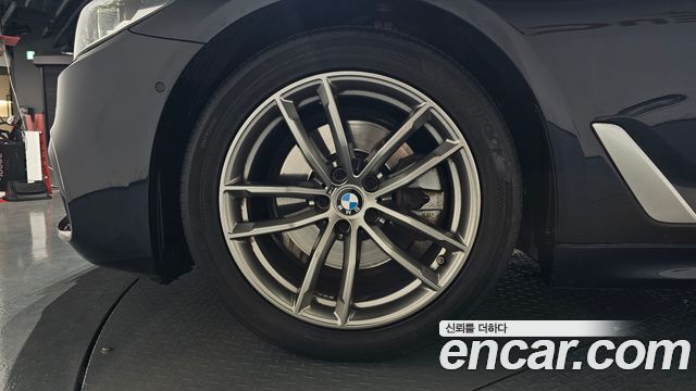 BMW 5-Series 2020 — photo 5