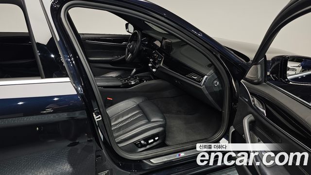 BMW 5-Series 2020 — photo 17