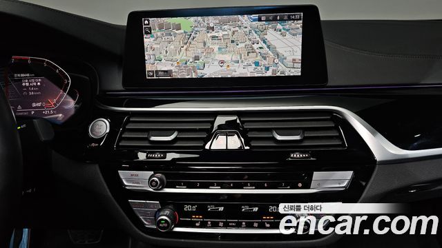 BMW 5-Series 2020 — photo 20