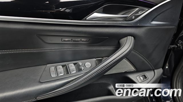 BMW 5-Series 2020 — photo 24