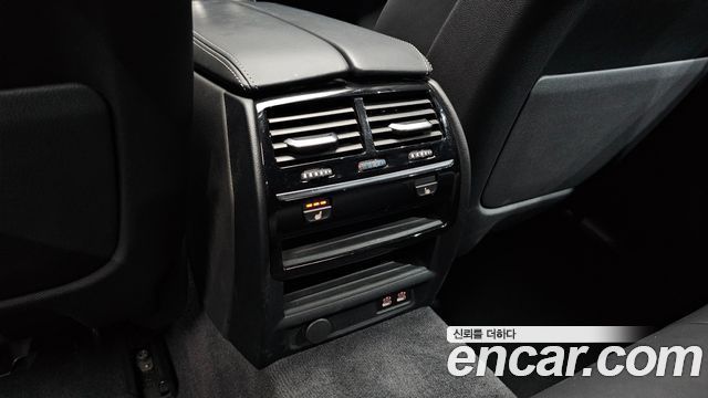 BMW 5-Series 2020 — photo 25