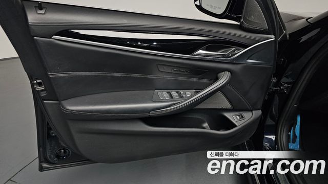 BMW 5-Series 2020 — photo 14
