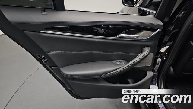 BMW 5-Series 2020 — photo 15