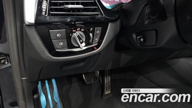 BMW 5-Series 2020 — photo 29