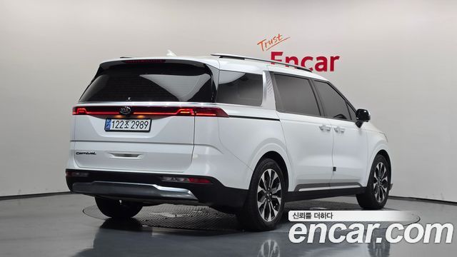 Kia Canival 2021 — photo 2