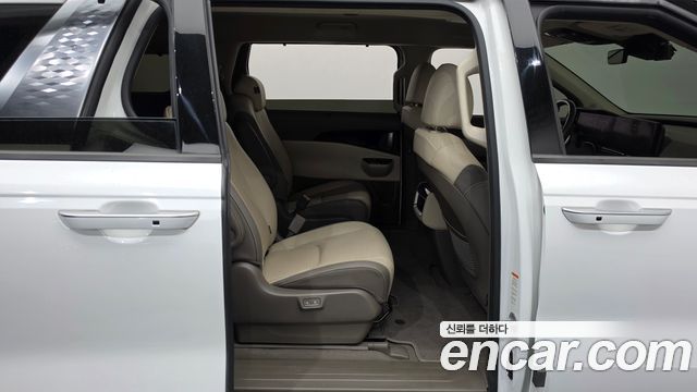 Kia Canival 2021 — photo 17
