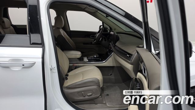 Kia Canival 2021 — photo 16