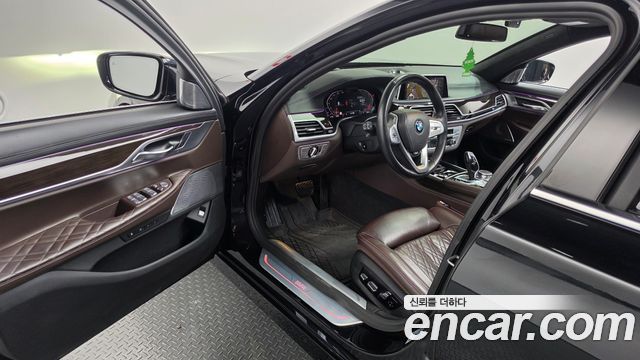 BMW 7-Series 2022 — photo 10