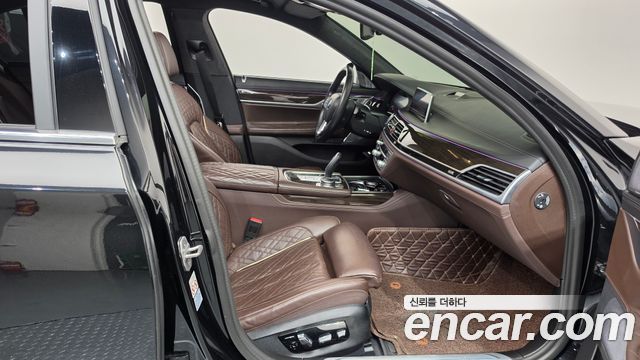 BMW 7-Series 2022 — photo 11