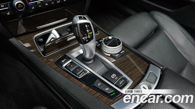BMW 7-Series 2013 — photo 9