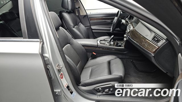 BMW 7-Series 2013 — photo 10
