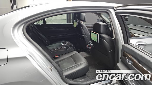 BMW 7-Series 2013 — photo 11