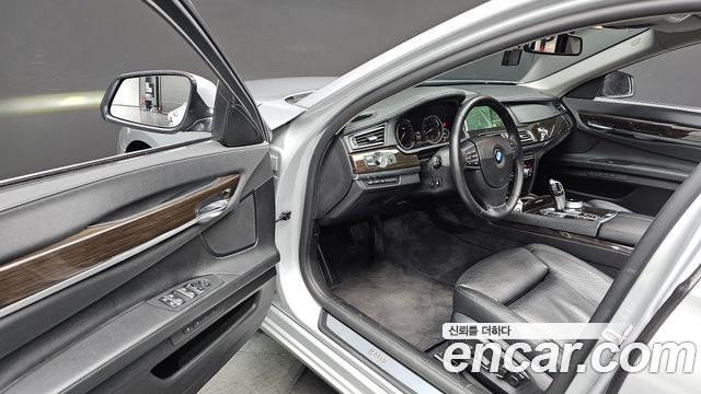 BMW 7-Series 2013 — photo 12