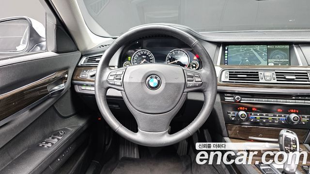 BMW 7-Series 2013 — photo 13
