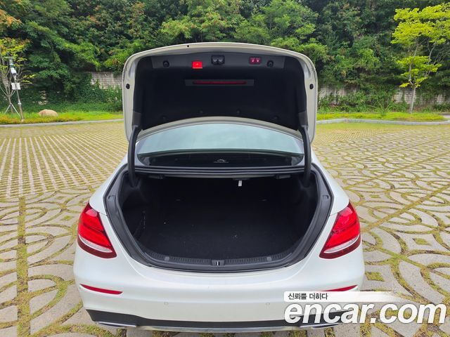 Mercedes-Benz E-Class 2017 — photo 5