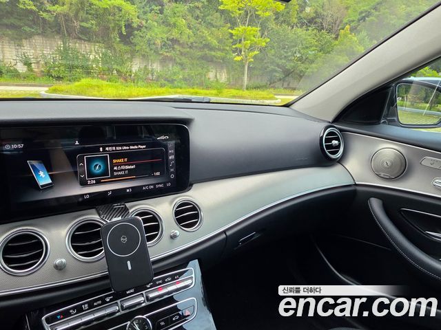 Mercedes-Benz E-Class 2017 — photo 9